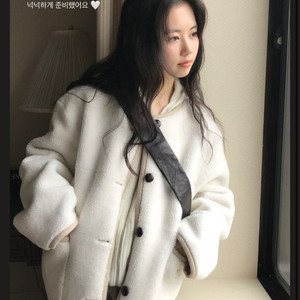 제이투유 투웨이 무스탕자켓 크림베이지 이미지