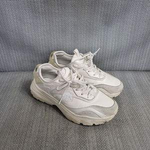 데상트 운동화 230 이미지