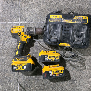 디월트796해머드릴팝니다