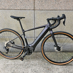 자이언트 전기 그래블 로드바이크 리볼트 E+ 프로 XR입니다.