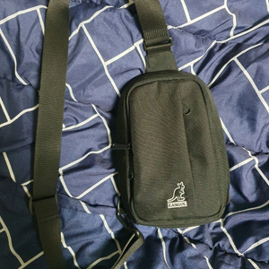 캉골 블랙컬러 슬링백