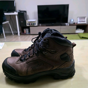 트렉스타 등산화 275