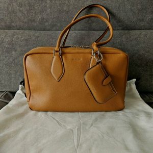 질스튜어트 뮤어토드.카멜색상