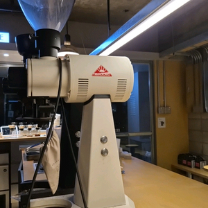 전문 커피 그라인더 이미지