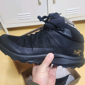 아크테릭스 에어리어스 미드 GTX