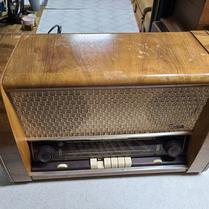 그라츠의 명기 필드 진공관 라디오 162w 팝니다