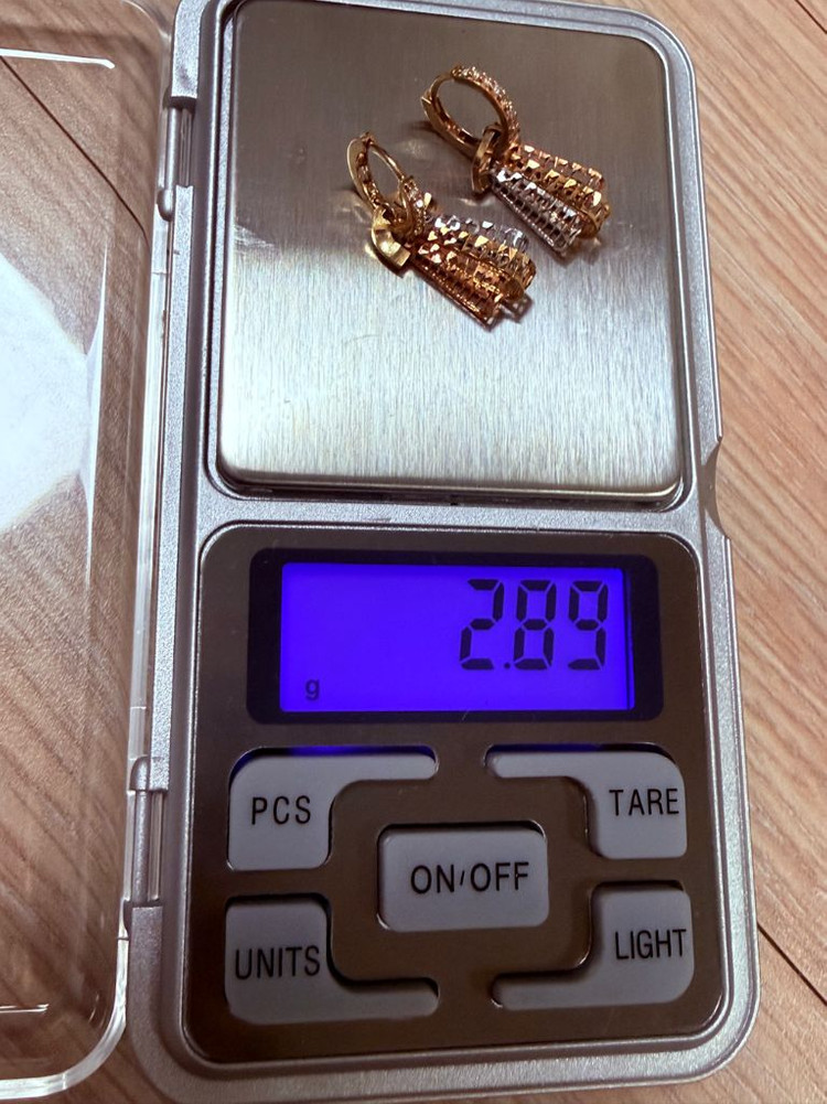 90만원대 14k 삼색 쓰리톤골드 원터치 컷팅귀걸이 2.89g 75만원에 거래해요 이미지