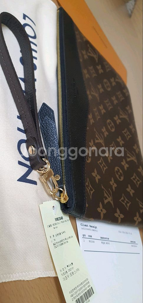 루이비통 데일리 클러치백/파우치백 새상품급 정품(영수증O)구찌프라다디올고야드샤넬셀린느보테가생로랑버버리발렌시아가--4