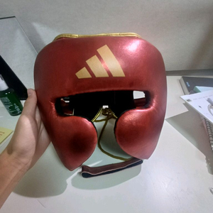 아디다스 헤드기어 입니다