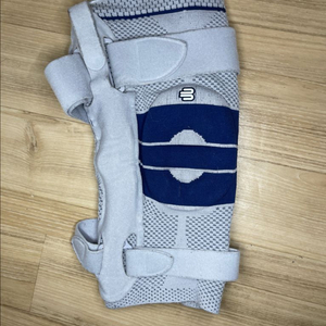 바우어파인트 게뉴트레인S 무릎보호대 사이즈 4 (오른쪽)