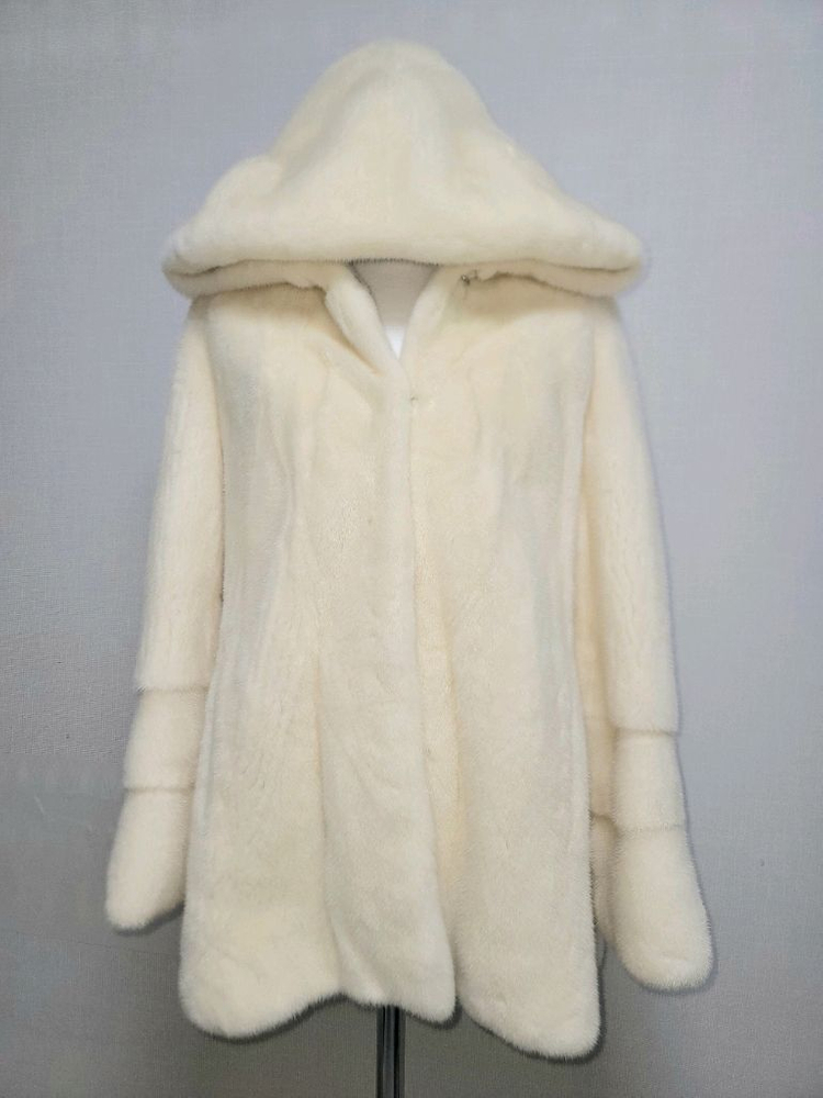 펄화이트에 가까운 크림색 후드 밍크코트 (코펜하겐 퍼플 등급)--1