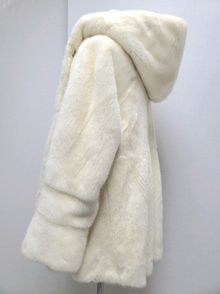 펄화이트에 가까운 크림색 후드 밍크코트 (코펜하겐 퍼플 등급)--2