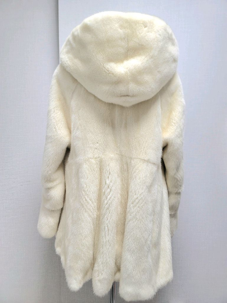 펄화이트에 가까운 크림색 후드 밍크코트 (코펜하겐 퍼플 등급)--3