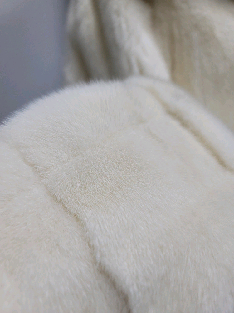 펄화이트에 가까운 크림색 후드 밍크코트 (코펜하겐 퍼플 등급)--7