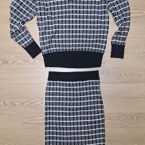 제시뉴욕 다이아몬드 브이넥 니트, 스커트 세트