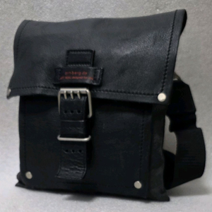 아트버그 ART BERG 가죽 매선저 크로스백 일본브랜드 이미지