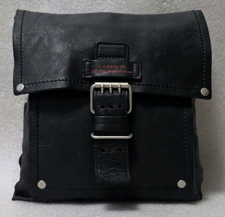 아트버그 ART BERG 가죽 매선저 크로스백 일본브랜드 이미지