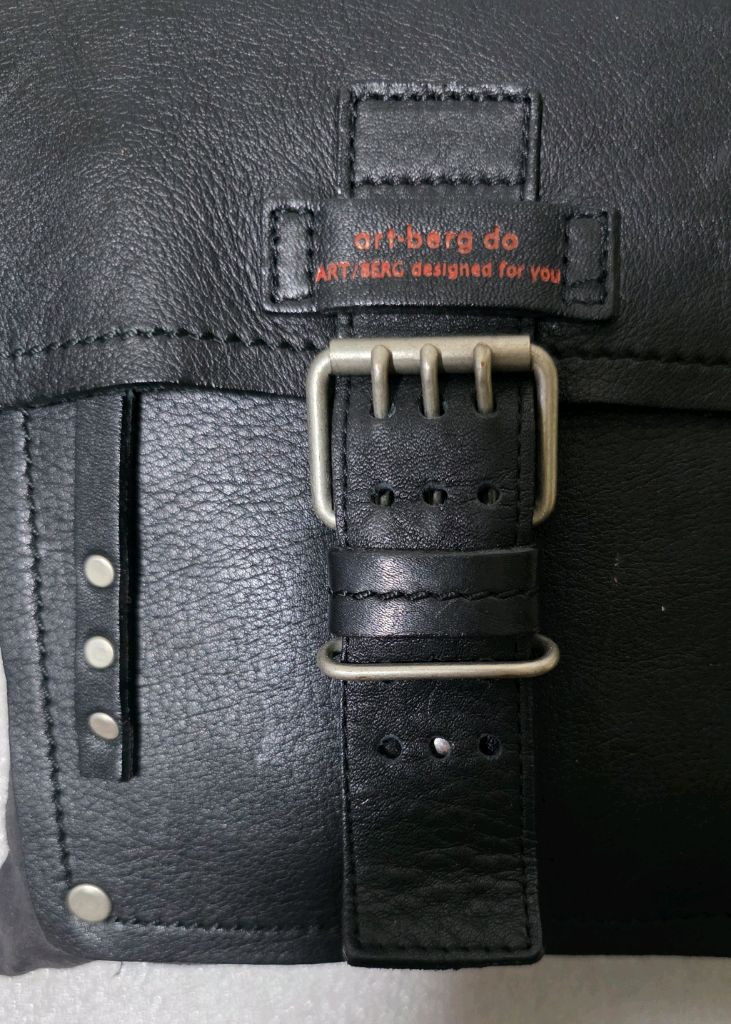 아트버그 ART BERG 가죽 매선저 크로스백 일본브랜드 이미지