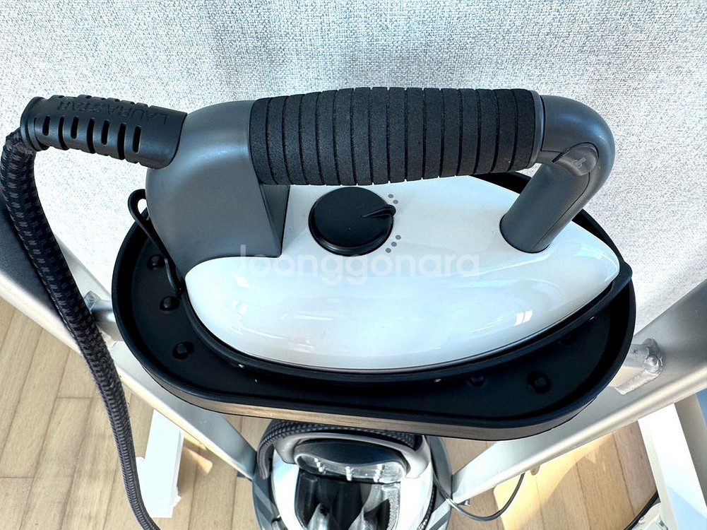 로라스타 스팀다리미 lift 리프트 화이트 , 로라스타 리프트 스팀카트, 다리미판 포함 판매합니다.--3