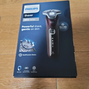 필립스 S5881/12 버건디 레드 면도기(12월20일)팝니다.+ 브라운 m1100 팝니다