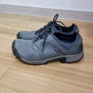 트렉스타 고어텍스 남성트레킹화255 팝니다.