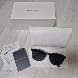 젠틀몬스터 제이드 선글라스 jade g1 그레이 블랙 백화점구매 풀박스 팔아요.