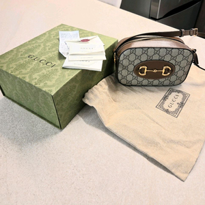 구찌홀스빗 카메라백(직거래만 가능) 연락처남기면서 거래유도시 바로신고함