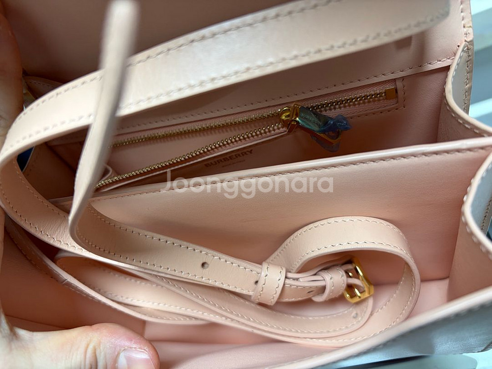 버버리 TB 크로스백--1