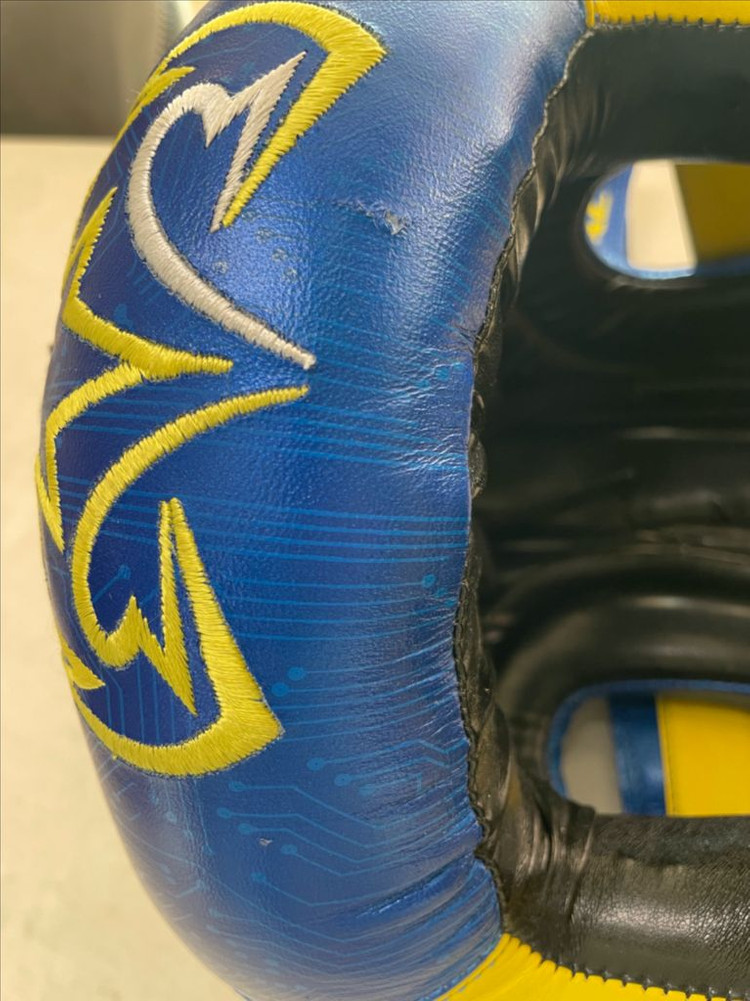 라이벌 로마첸코 에디션 세트 팝니다(헤드기어, 글러브)--3