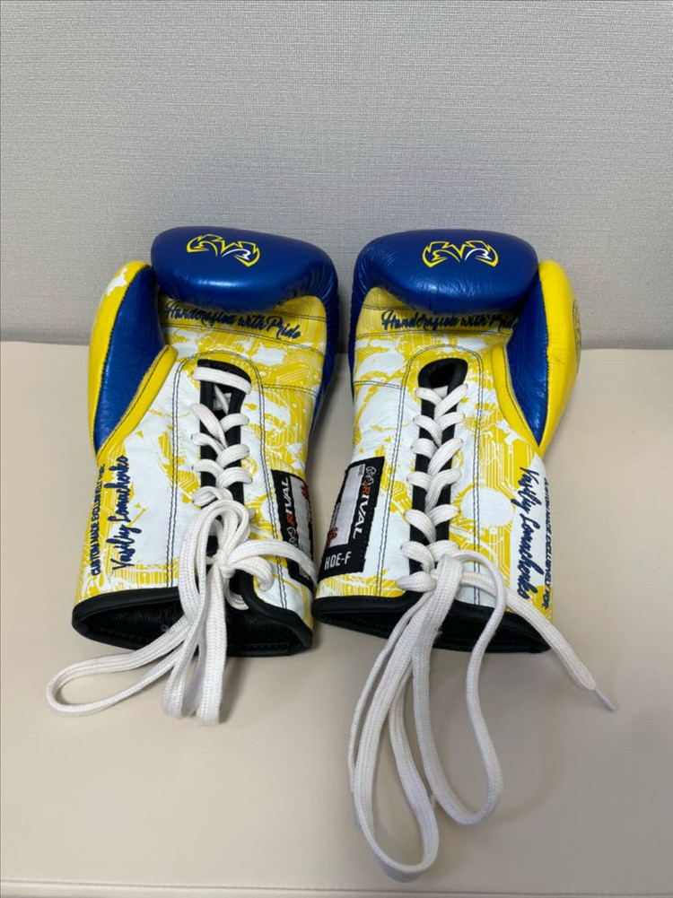 라이벌 로마첸코 에디션 세트 팝니다(헤드기어, 글러브)--6