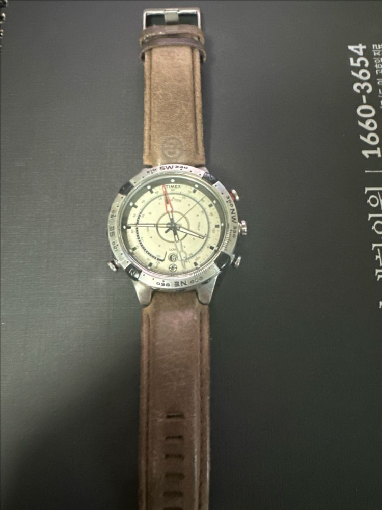 타이맥스 익스페디션 인텔리전트 가죽 시계--1