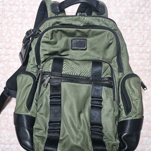 투미백팩 올리브 검정 색 정품입니다