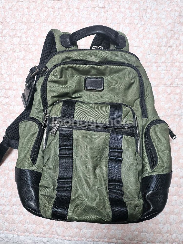 투미백팩 올리브 검정 색 정품입니다--1