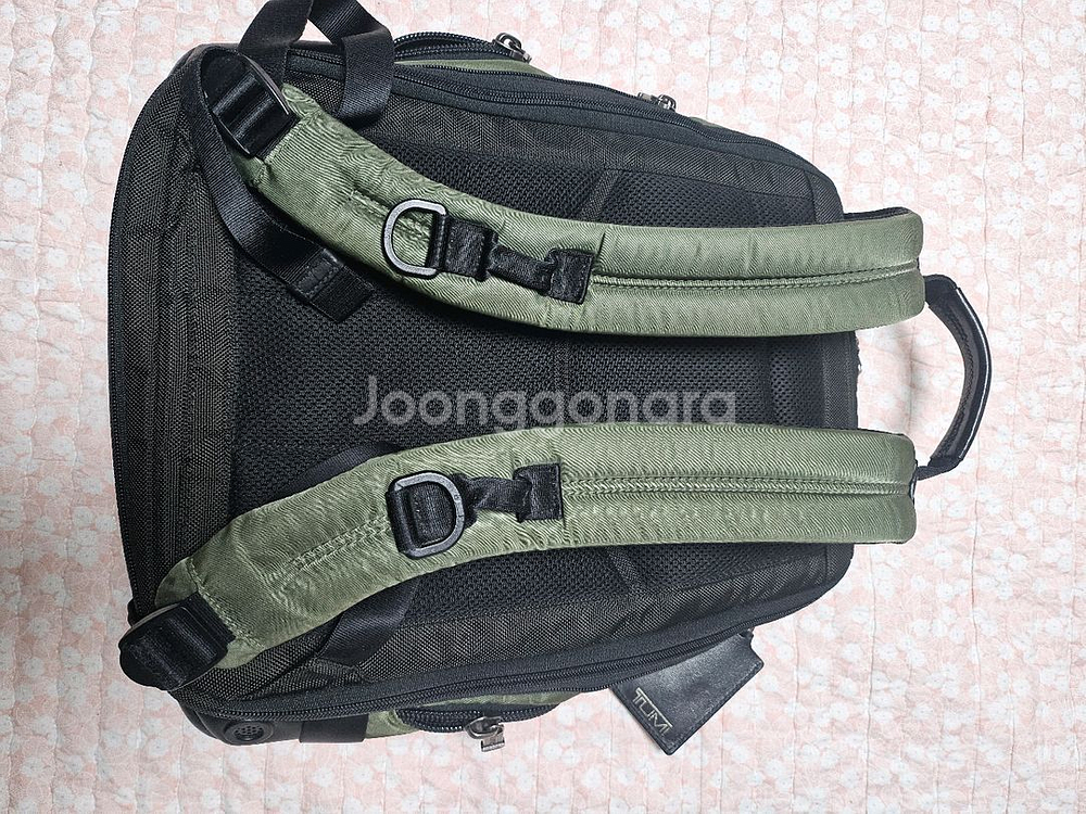 투미백팩 올리브 검정 색 정품입니다--2