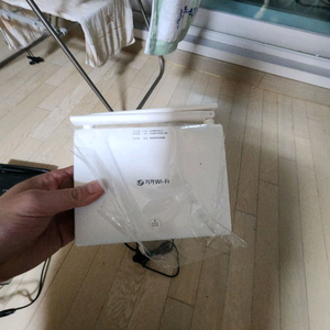 lgu 와이파이 보호비닐도 제거 안한 공유기 2.4/5g 4포트 팝니다 lgu 공유기 매쉬기능으로 많이 찾는 모