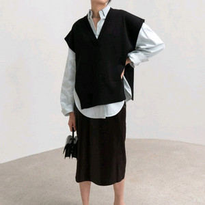 오르 브이넥 니트 베스트