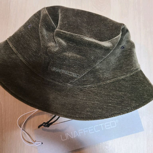언어펙티드 코듀로이 버킷햇