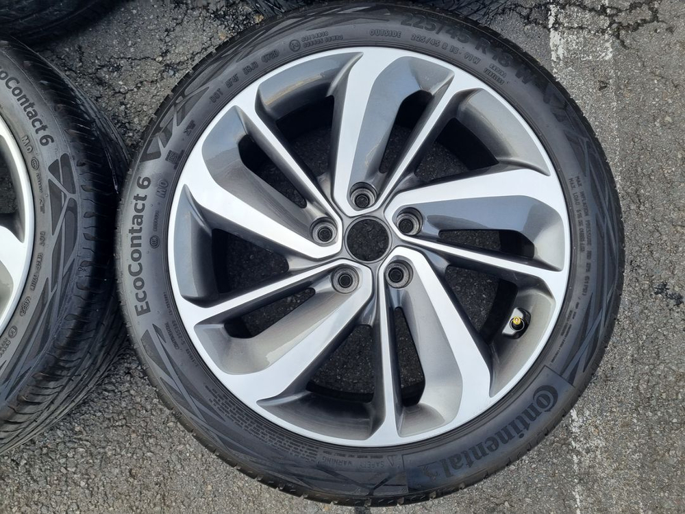 니로 18인치 2254518 휠타이어 팝니다--1