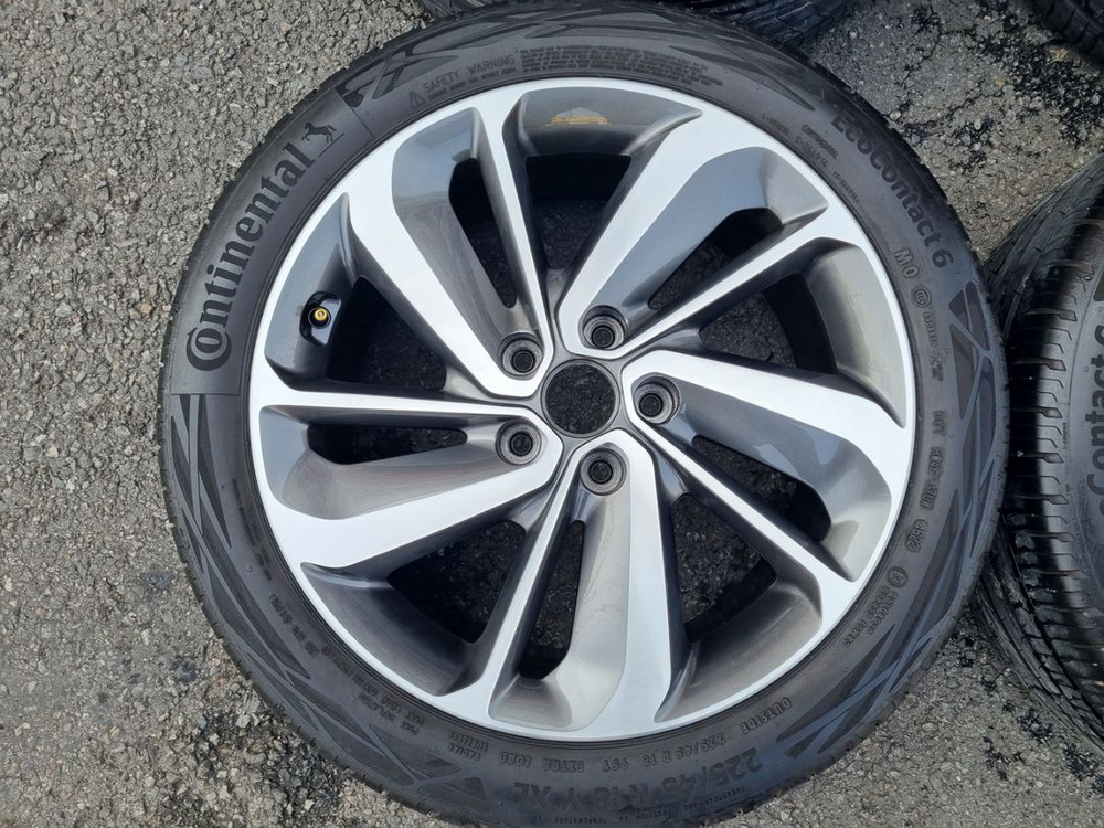 니로 18인치 2254518 휠타이어 팝니다--2