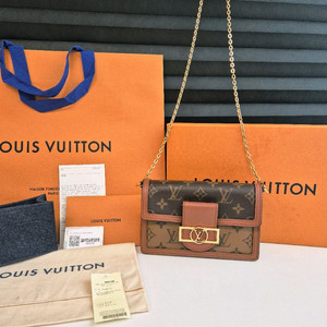 루이비통 도핀 체인 월릿 (풀구성) 상태 최상급