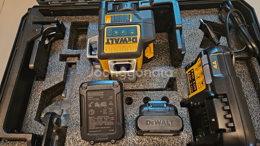 디월트 정품 레이저 레벨기 세트--1
