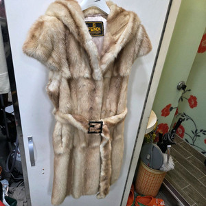 펜디 후드 밍크 롱 베스트