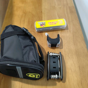 자전거가방, 멀티툴, 타이어 수리키트, 후미등 4종세트