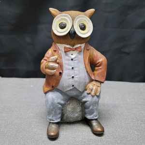 부엉이 아저씨 조각물