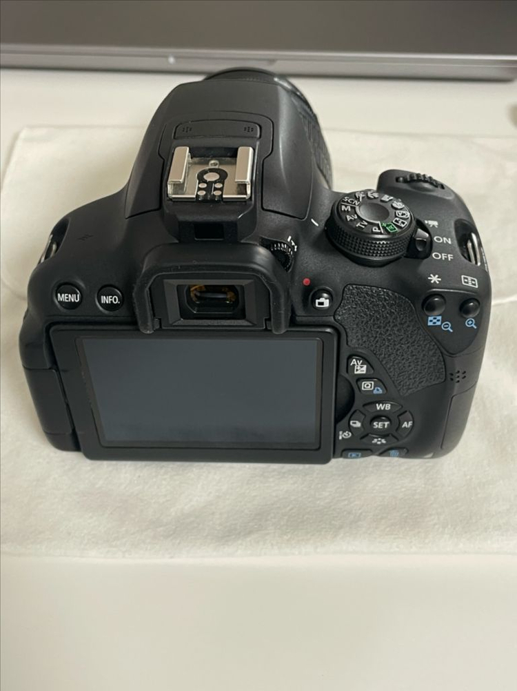 캐논 EOS 700D, 18-55mm렌즈 세트 구성품 일괄--2