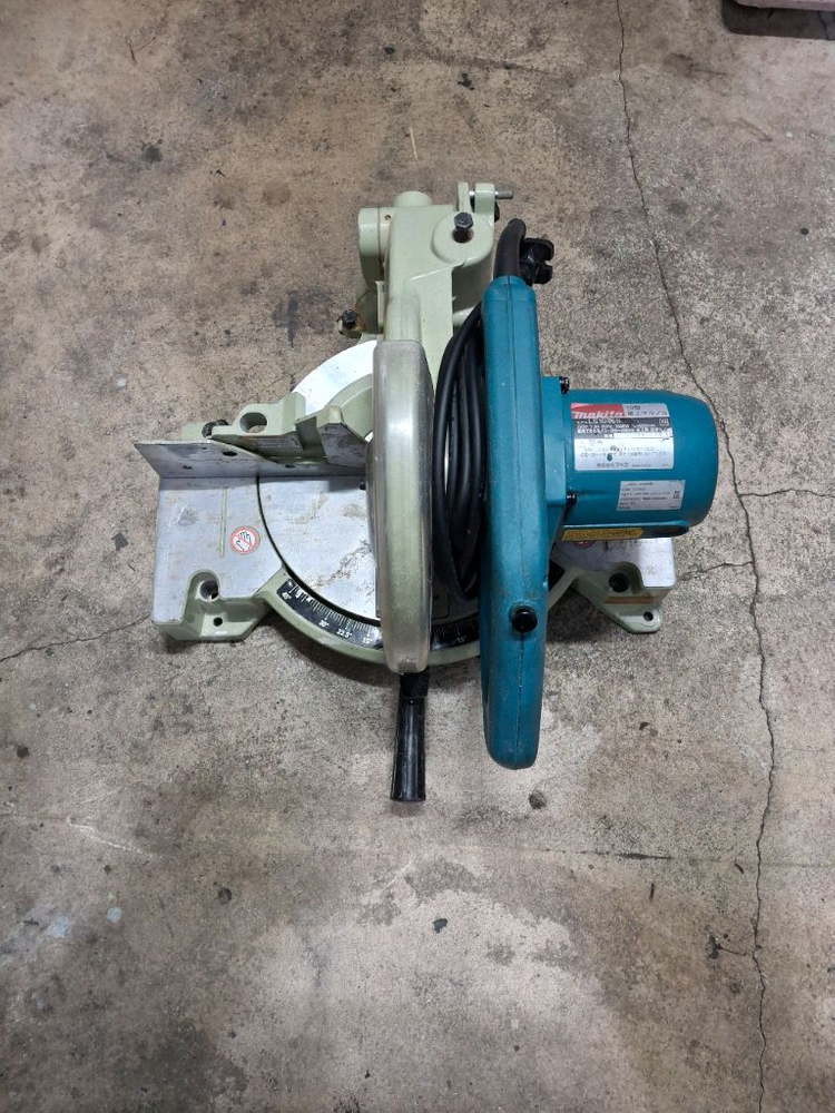 마끼다 각도절단기--1