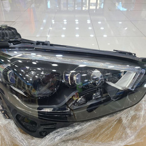 벤츠 22년식 E250 헤드라이트 조수석 팝니다
