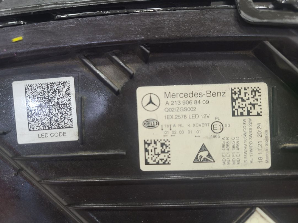 벤츠 22년식 E250 헤드라이트 조수석 팝니다--2