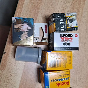 안쓰는 필름 일괄 판매. 포트라400,울트라맥스400,로모 컬러92 등등 안쓰는 필름6개 일괄8판원