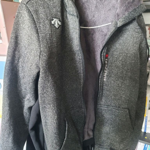 데상트 기모 후드 집업 m 95 사이즈